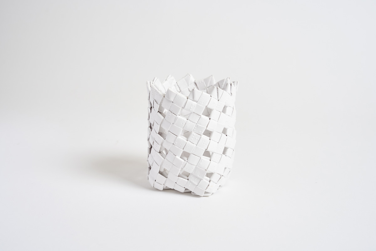 点字用紙の籠(ペン立て)