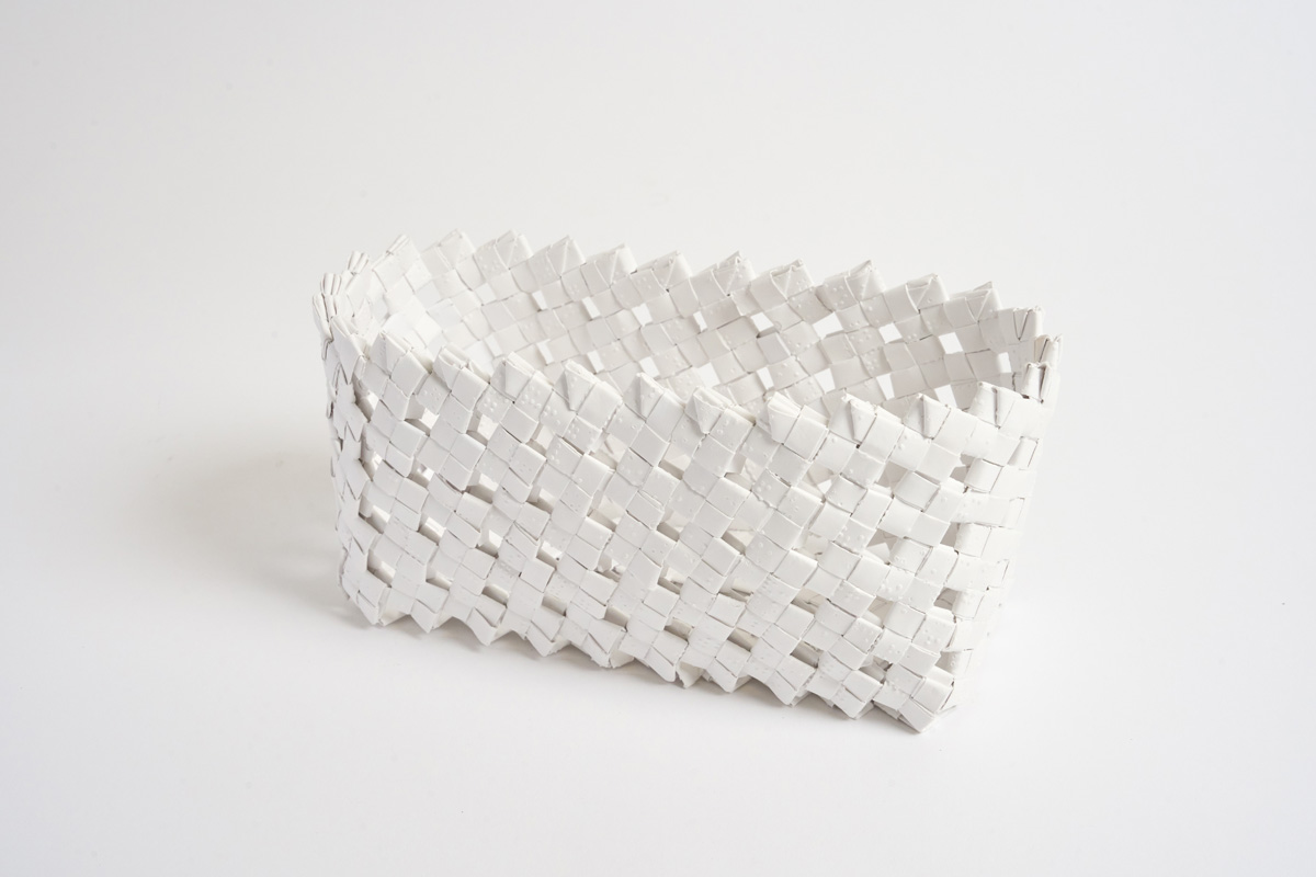 点字用紙の籠(リモコン入れ用) 2